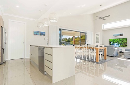 Bogangar Casa | Cabarita Reef House - Mineral Pool, River & Beach!