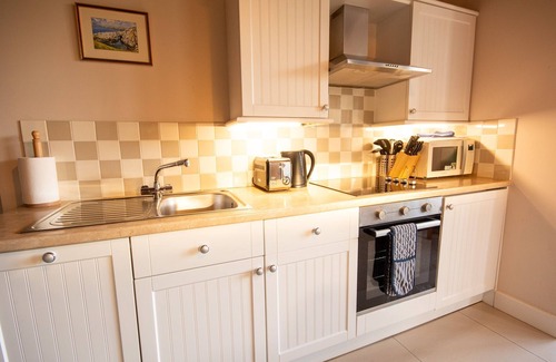 Rhoscolyn Cabaña | Cabbage Patch - sleeps 2 guests in 1 bedroom