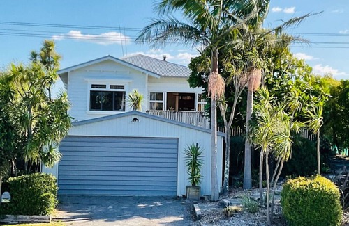 Papamoa Beach Cabaña | Cabbage Tree Beach House - Summer or Winter Haven