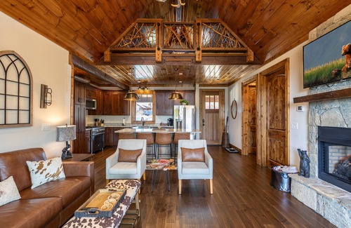 Elk Park Casa | CaBearnet at Eagles Nest - Sunrise & Sunset view! Pets, firepit, hot tub, amenities