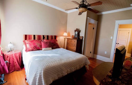 Hermann Cama Y Desayuno | Cabernet Room - Old Vine Bed & Breakfast