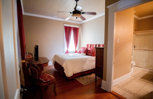 Hermann Cama Y Desayuno | Cabernet Room - Old Vine Bed & Breakfast