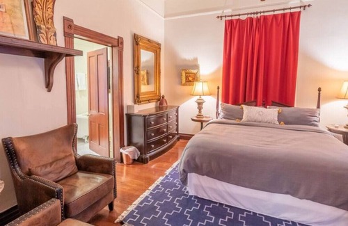 New Braunfels Villa | Cabernet Villa at Zink Haus*1 Block to Comal River*Walk to Downtown NBTX