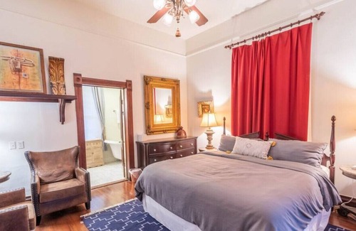 New Braunfels Villa | Cabernet Villa at Zink Haus*1 Block to Comal River*Walk to Downtown NBTX