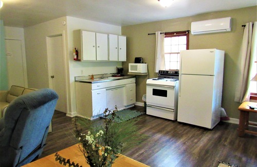 Almo Casa | Cabin 1 at Kentucky Lake's Lynnhurst Family Resort