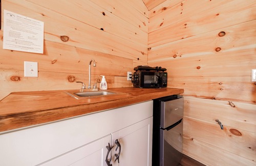Joelton Cabina | Cabin 1 @ Jones Farm Venue and Cabins