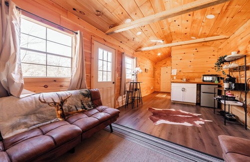 Joelton Cabina | Cabin 1 @ Jones Farm Venue and Cabins