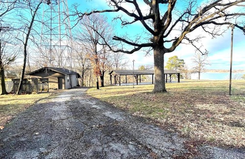 Dennis Cabina | Cabin One on waterfront point across from Monkey Island at Stony Point Resort