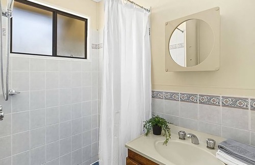Mylestom Cabina | Cabin 1 – The Suite. Relax in comfort and get back to nature in 1 of 4 waterside Cabins