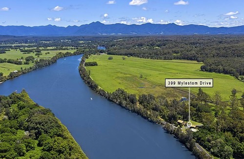 Mylestom Cabina | Cabin 1 – The Suite. Relax in comfort and get back to nature in 1 of 4 waterside Cabins