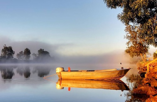 Mylestom Cabina | Cabin 1 – The Suite. Relax in comfort and get back to nature in 1 of 4 waterside Cabins