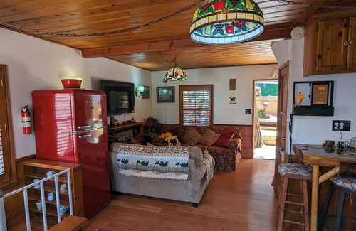 Crestline Cabina | Cabin 10 minute walk to Lake Gregory