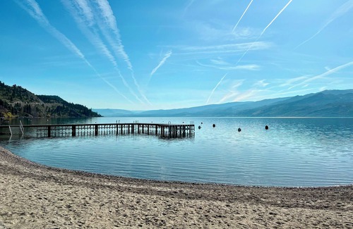 Central Okanagan Cabina | Cabin 11 at Peachland Beach Resort