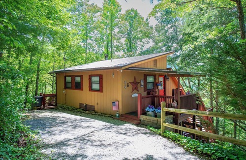 Almond Cabaña | Secluded Cabin w/ Deck, Hot Tub & Lake Access!