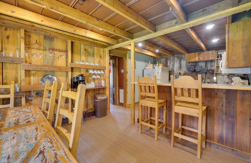 Tallassee Cabina | Cabin < 2 Mi to Great Smoky Mtns Nat’l Park!