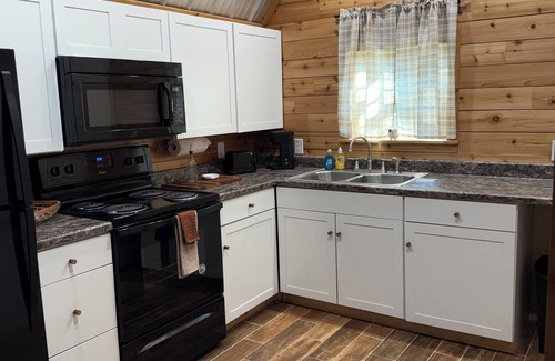 South Toledo Bend Cabina | Cabin #2 - Trails, Tails and Scales. Experience world class fishing and nature.