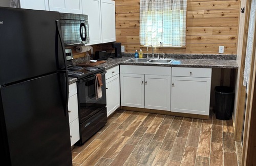 South Toledo Bend Cabina | Cabin #2 - Trails, Tails and Scales. Experience world class fishing and nature.