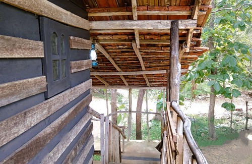 Habarana Cabina | Cabin 2 Twin Beds - Eagles Wing's Guest House