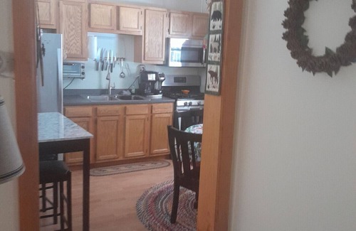 Blue Mountain Lake Apartamento | Cabin 2 - Unit 4 at Blue Mountain Rest sleeps 6