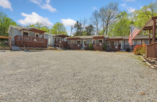 Diamond City Cabina | Cabin 3- 1bd/1bath with beautiful views of Bull Shoals Lake.
