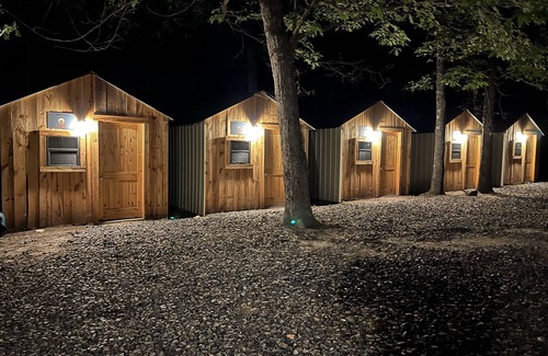 Hatfield Alquiler De RV | Cabin 3 - Rustic Mountain Cabin - Up to 4 persons