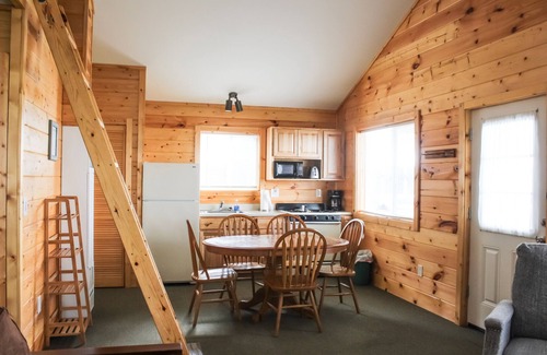 Houghton Lake Cabina | Cabin 4 - Cozy 3-bedroom lakefront