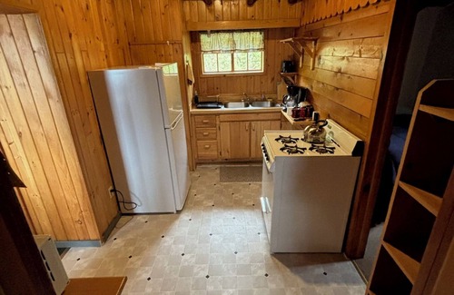 Ely Cabina | Cabin 4 'Eagle' 2-BR, 4-5 pp, overlooks lake, access to boats!