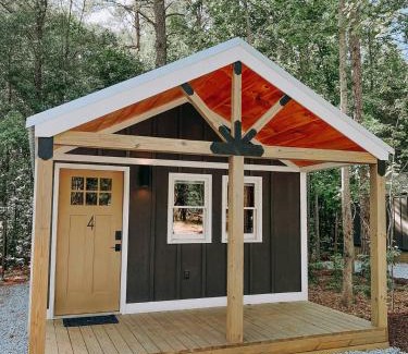Hartwell Otro | Cabin #4 Studio With Kitchenette