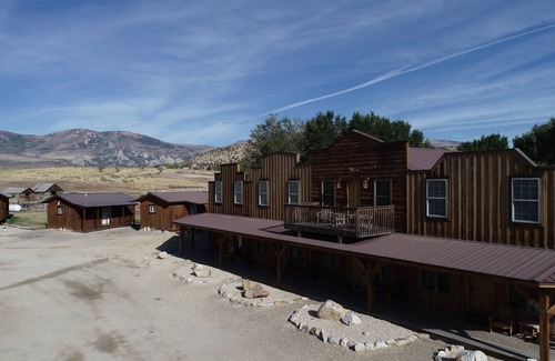 Almo Cabina | Cabin 5 at the Almo Inn Near City of Rocks/Castle Rocks Parks in Idaho