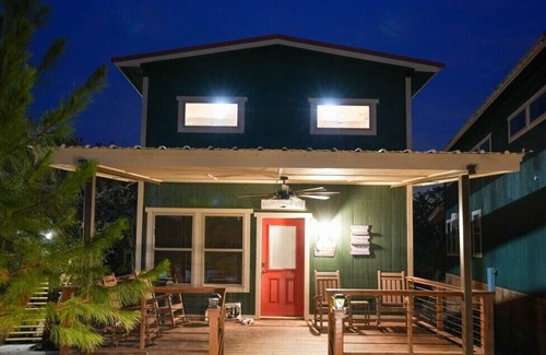 Bridgeport Cabina | Cozy Modern Lux Cabin, Hot Tub, FirePit, Games