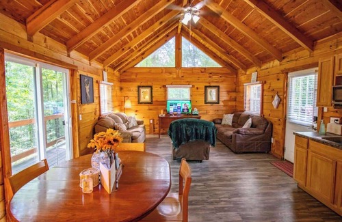 Columbia Cabina | Cabin 5 | Sleeps 8 | Private Deck | Private Cabin