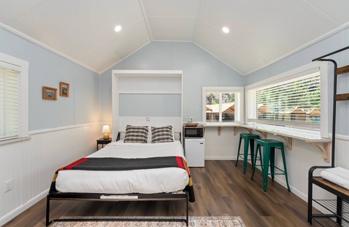 Poudre Park Cabina | Cabin 6 - The Buckhorn
