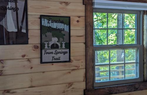 Eureka Springs Apartamento | Cabin #6 with hot tub deck and sunset view at Loblolly Pines