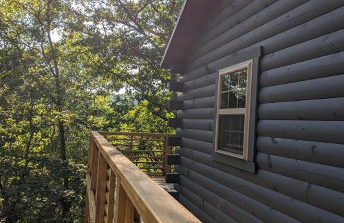 Eureka Springs Apartamento | Cabin #6 with hot tub deck and sunset view at Loblolly Pines