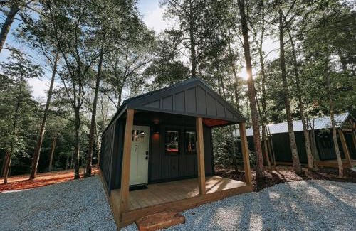 Hartwell Otro | Cabin #7 One Bedroom With Kitchenette