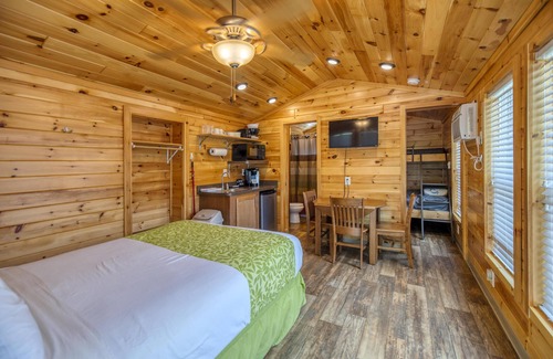 Dickerson Run Cabina | Cabin 8 - Beautiful cabin with a queen, full and twin bed. Great for days outdoors and nights in.