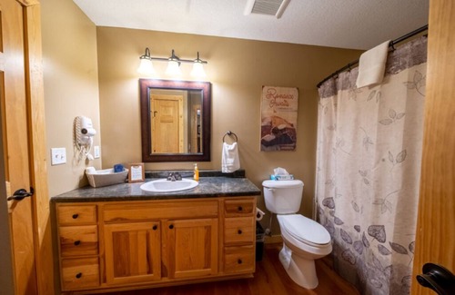 Isle Complejo | Cabin 8 Our Romantic Suite offers a jetted tub and views of Mille Lacs lake