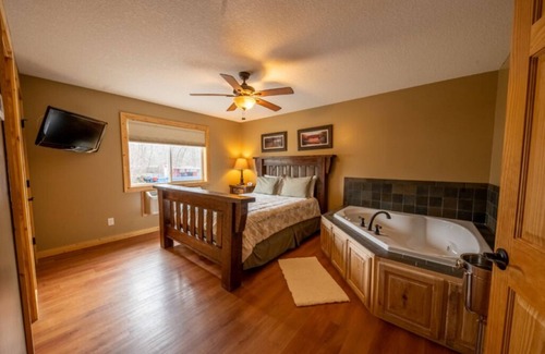 Isle Complejo | Cabin 8 Our Romantic Suite offers a jetted tub and views of Mille Lacs lake