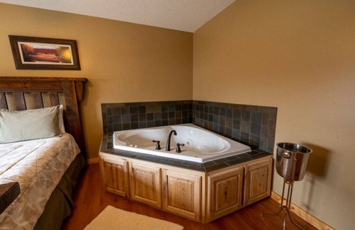 Isle Complejo | Cabin 8 Our Romantic Suite offers a jetted tub and views of Mille Lacs lake