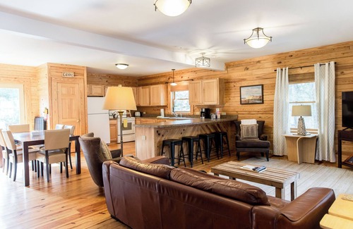 Lexington Casa | Cabin 82 - The Marshall - 6 bedrooms, sleeps 12, minutes from downtown Lexington