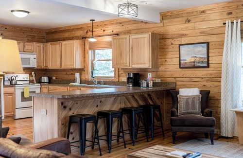 Lexington Casa | Cabin 82 - The Marshall - 6 bedrooms, sleeps 12, minutes from downtown Lexington