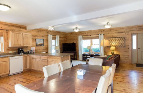 Lexington Casa | Cabin 82 - The Marshall - 6 bedrooms, sleeps 12, minutes from downtown Lexington