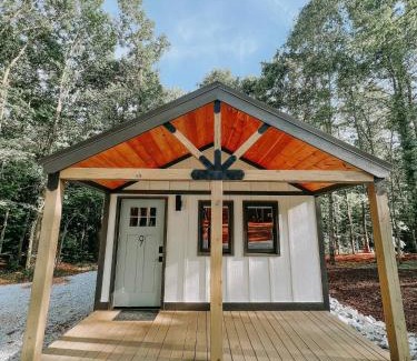Hartwell Otro | Cabin #9 One Bedroom With Kitchenette