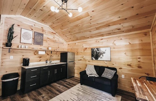 Hartwell Alquiler De RV | Hartwell Cabins and RVs is located in the serenity of the woodlands