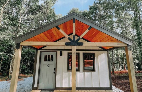 Hartwell Alquiler De RV | Hartwell Cabins and RVs is located in the serenity of the woodlands