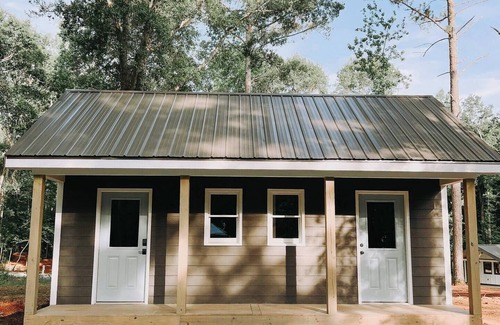 Hartwell Alquiler De RV | Hartwell Cabins and RVs is located in the serenity of the woodlands