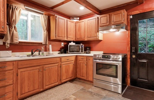 Terra Alta Casa | CABIN ALPINE LAKE RESORT - GOLF BEACH HIKE FISH KAYAK HOT TUB POOL GYM RELAX