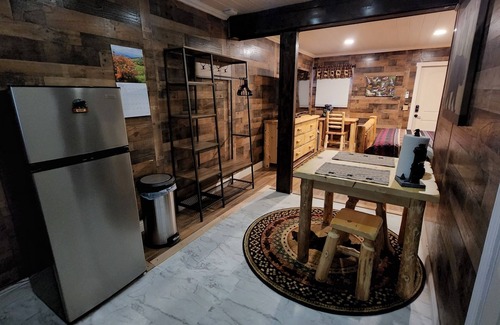 Rocky Grove Apartamento | Modern & Rustic Apt Across from National Park!