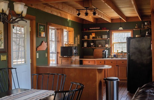 Elizabethtown Cabina | Cabin at Calico Springs - Bluegrass and Bourbon