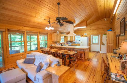 Laurel Springs Casa | Cabin at Cranberry Mill - Private Creekfront Cabin in Laurel Springs